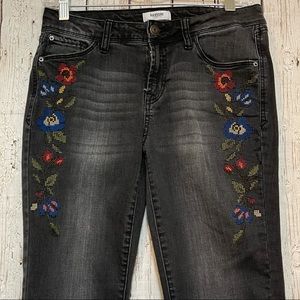 Kensie Jeans Black w/ Embroidery & Raw Hem
